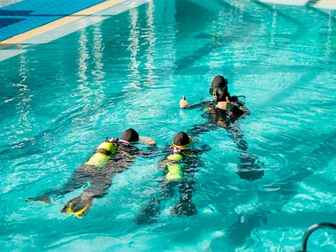 Bautismo de buceo en piscina para 2 personas en Madrid