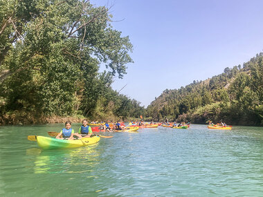 Descenso en canoa en aguas bravas en el río Cabriel para 2