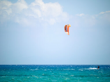 1 curso de kitesurf de 6 horas en Roquetas de Mar para 1 persona