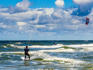 Bautismo de kitesurf en la Costa del Sol o 1 sesión de kitesurf de 1 hora para 2 personas