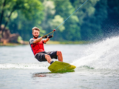 Curso de iniciación al wakeboard de 3 horas para 2 personas