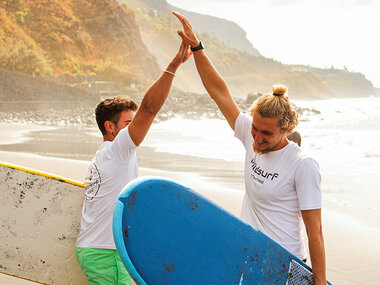 ¡Surfeando en Tenerife!: 1 clase de surf de 2 horas para 2 personas