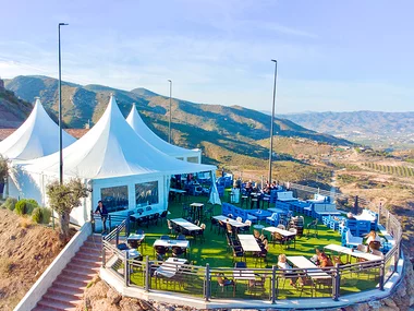 Sunview Park: salto en tirolina de 1350 metros y sesión de tiro con arco de 6 tiros para 3 personas