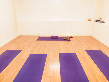 Yoga Studio Keep Moving: 1 bono de 8 clases de yoga de 1 hora para 1 persona