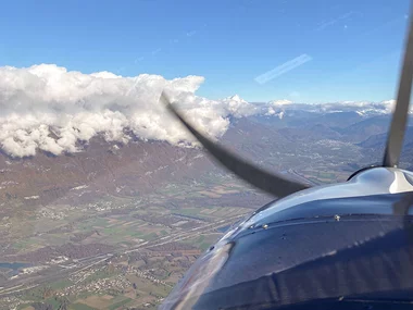 Initiation au pilotage d'ULM de 40 min avec cours théorique au-dessus du massif du Vercors