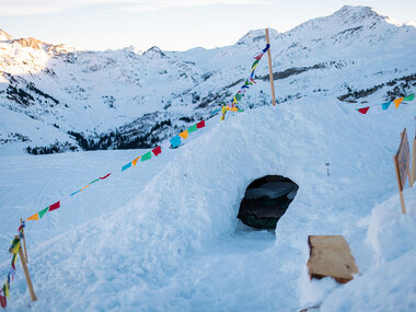 Insolita notte in famiglia in un igloo con cena in Savoia vicino ad Albertville