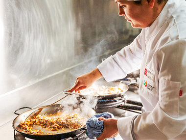 ¡Deliciosa comida en plena naturaleza! 1 menú con postre y bebida en el Restaurante Altomira para 2 personas