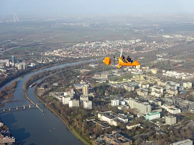 Tragschrauber-Rundflug über den Dächern von Heidelberg und Mannheim