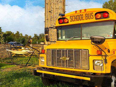 1 insolita notte con cena in uno scuolabus americano vicino a Liegi