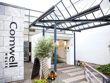 Ophold for 2 med 3-retters middag og bobler på Comwell Holte