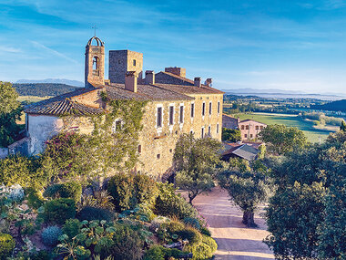 Girona encantada: 1 noche y desayuno en el Hotel Castell d'Empordà 4*