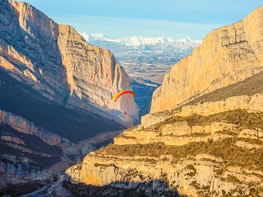 Un bautismo de vuelo en parapente biplaza de 1 hora y 30 minutos en el Prepirineo leridano