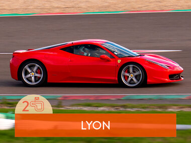 Stage de pilotage : 2 tours sur le circuit de Saint-Laurent-de-Mure en Ferrari 458