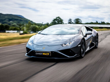 Stage de pilotage : 12 tours sur le circuit de Chambley en Ferrari, Lamborghini, Porsche 911 et Cayman GT4