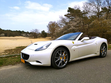 15 minuten cruisen in een Ferrari California voor 1 persoon