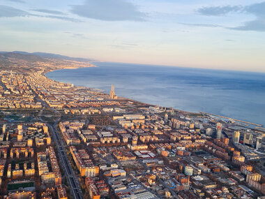 ¡Barcelona a tus pies!: bautizo en helicóptero Cabri G2 de 30 min para 1 persona