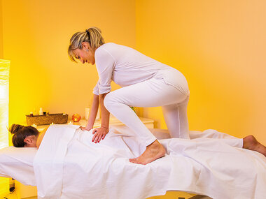 Masaje con velas calientes de 30 min para 2 en Evolution Clinic, León