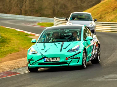 Lautlos um die Nordschleife: 2 Runden im Tesla Model 3 Performance