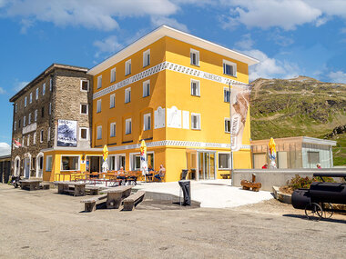 1 Übernachtung mit Fondue auf 2.300 m Höhe im Kanton Graubünden