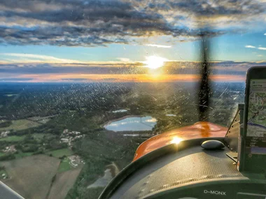 Abenteuer über den Wolken: Unvergessliches Flugerlebnis nahe Leipzig