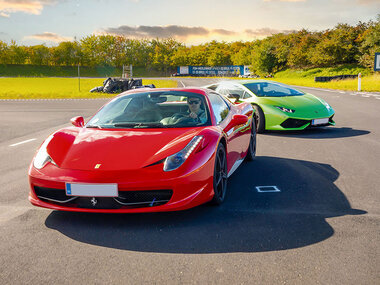 Kör Ferrari 458 Spider och Lamborghini Huracan för 1