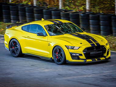 Stage de pilotage : 4 tours sur le circuit de Mettet en Ford Mustang GT500