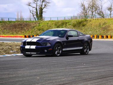 Stage de pilotage : 5 tours sur le circuit de Mettet en Ford Mustang GT500