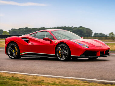 Stage de pilotage : 5 tours sur le circuit de Mettet en Ferrari 488 GTB