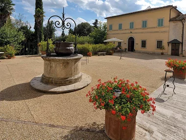 La Toscana e i suoi paesaggi: 1 notte nella Val d'Elsa con accesso alla piscina in estate