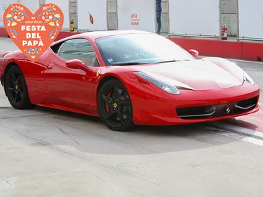 Papà in pista: 3 giri alla guida di una Ferrari 458 sul Circuito Castelletto di Branduzzo