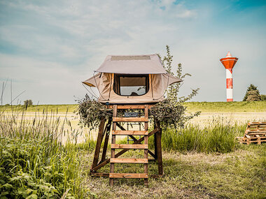 Sternenlicht und Schlafsack: Dachzeltcamping in Deutschlands Natur