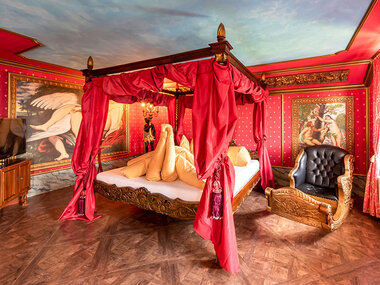 1 nuit romantique en suite à thème avec souper et spa au bord du lac de Thoune