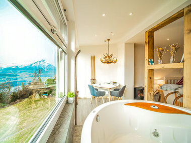 1 nuit magique en suite à thème avec souper et spa au bord du lac de Thoune