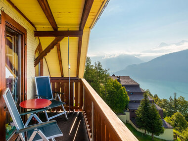 1 notte romantica in Suite Chalet con cena e Spa privata sul Lago di Thun