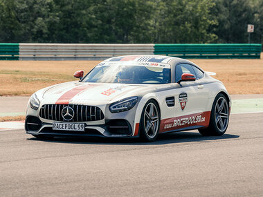 Taxifahrt im Rennmodus auf dem Autodrom Most mit Top-Automarken