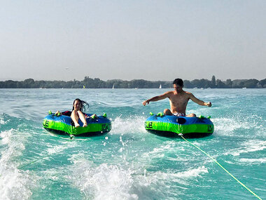 Action auf dem Wasser: Donut-Tube-Fahrt auf dem Bodensee