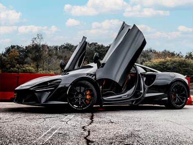 1 giro alla guida di una McLaren Artura Performance presso l'Autodromo del Mugello