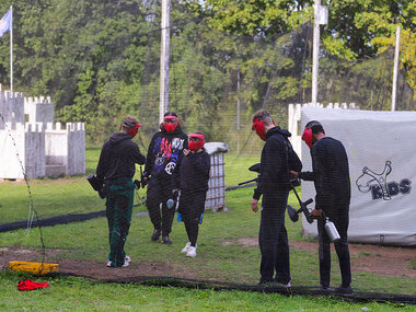 Epischer Farbshowdown beim Outdoor-Paintball für 6 Personen