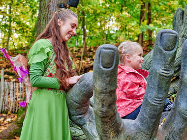 Drei magische Welten für ein Familientrio: Feengrotten, Abenteuerwald und Erlebnismuseum