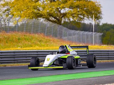 Stage de pilotage monoplace : 6 tours sur le circuit de La Ferté-Gaucher en Formule 4 Tatuus