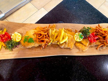 Festival de la schnitzel : dégustation de 1 m d'escalope pour 4 en auberge près de Zurich