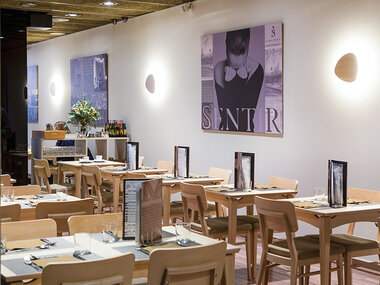 Saratoga, Girona: 1 menú de entrante, principal, postre y vino para 2