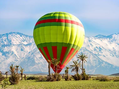 Luftballon over det marokkanske landskab i Marrakech for 2