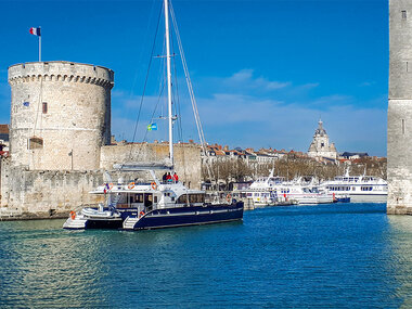 Croisière en catamaran au coucher du soleil pour 2 adultes et 2 enfants à La Rochelle