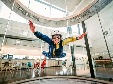 Adrenalin-Kick beim Indoor-Skydivingkurs in der Nähe von München