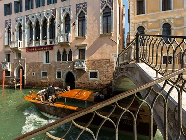 Tra le calli di Venezia: 1 magica notte in un Boutique hotel 4* vicino a Piazza San Marco