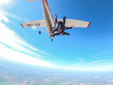 Salto en paracaídas de 3000 metros en Córdoba