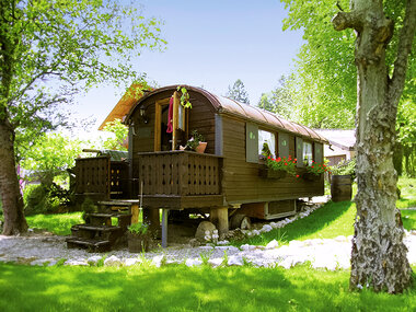 Ausgefallener 2-Nächte-Aufenthalt im Bohemien-Caravan mit Champagner im Kanton Bern