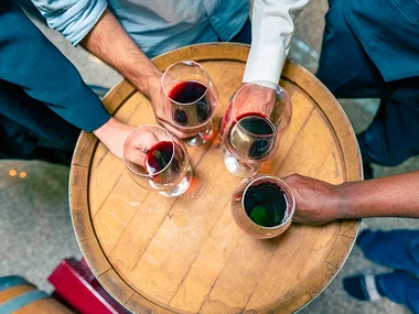 ¡De vinos por Madrid!: visita a bodega o sala de cata para 2 personas