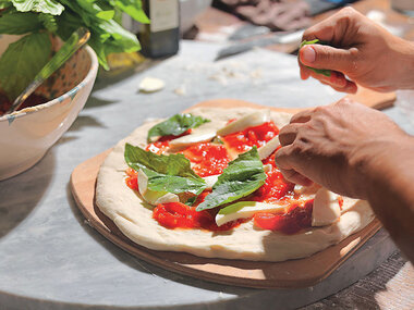 Pizzaiolo per un giorno: crea la pizza perfetta con un corso da Grand Tour Italia per 1 persona